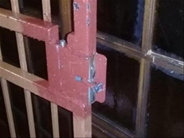 Bfn officer allegedly 'shot at robbers 10 times' | News Article
