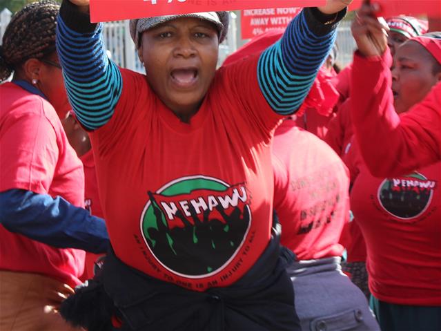'Staking ontneem NK-mense van gesondheidsorg'  | News Article
