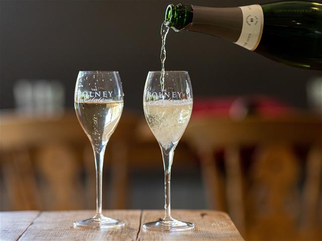 #Covid19 het heelwat geleenthede vir wynbedryf geskep | News Article