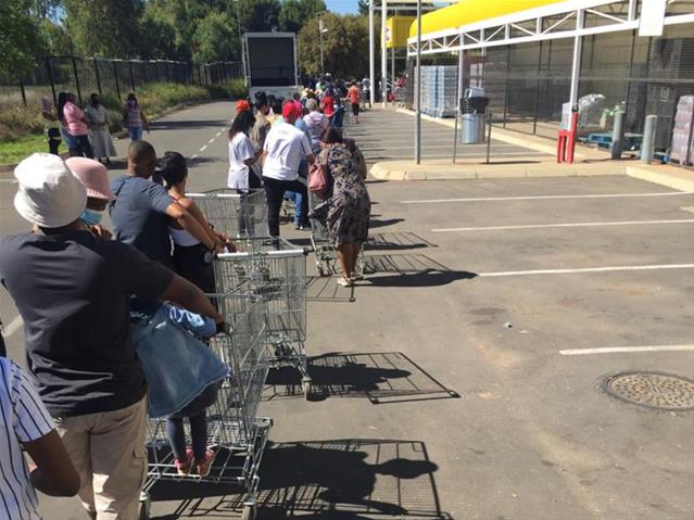 #BlackFriday: Bfn shoppers out in numbers | News Article