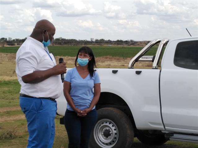 Landbounuus-podcast: Vrystaatse boervrou ontvang voertuig van Landbou departement  | News Article