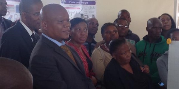 Makgoe visits underperforming schools | News Article