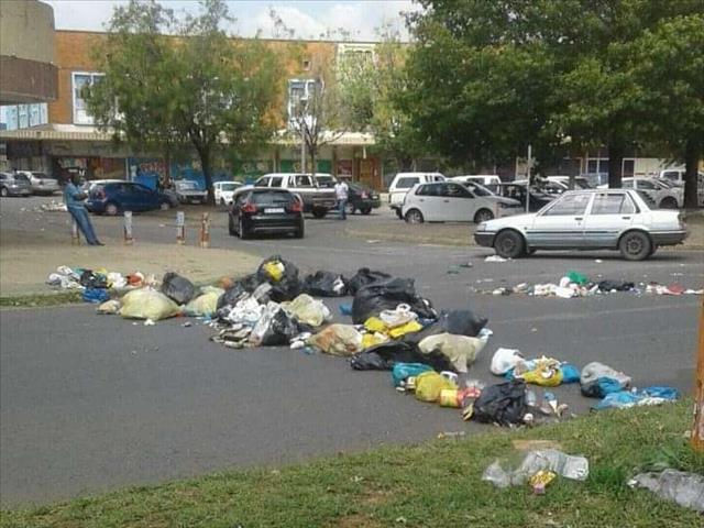 Emfuleni municipal workers strike over unpaid salaries | News Article