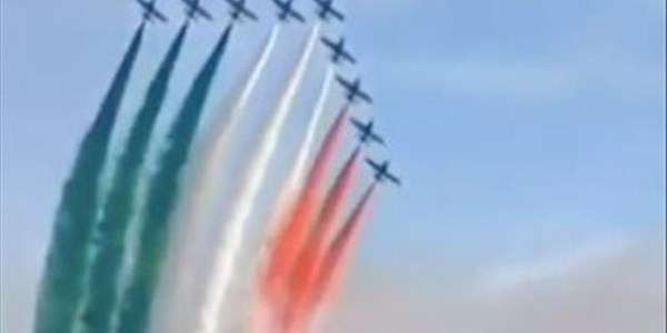 WATCH: Italy’s flight demo team gives nation emotional boost | OFM