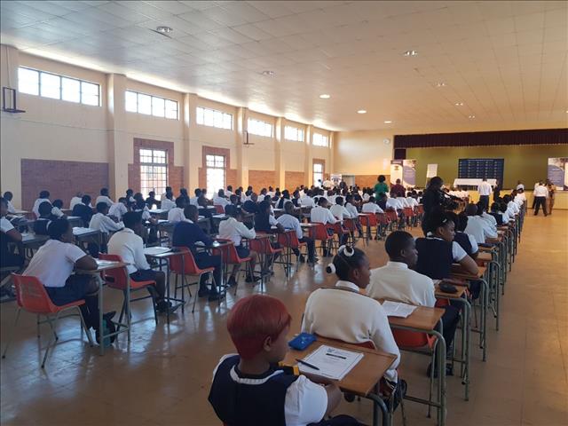 #LockdownSA: Longer wait for parents, pupils | News Article