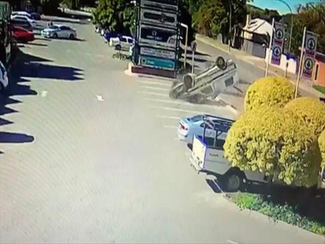Bfn police van runs over two people | News Article