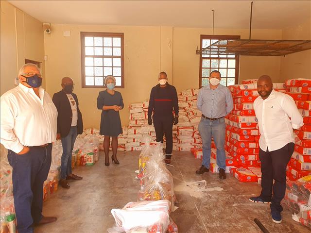 #Covid19: FS receive food parcels for vulnerable | News Article