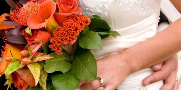 No kissing the bride as Sri Lanka lifts weddings ban | News Article
