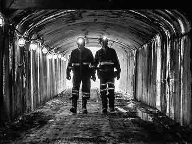 NW miners torch security vehicles | News Article