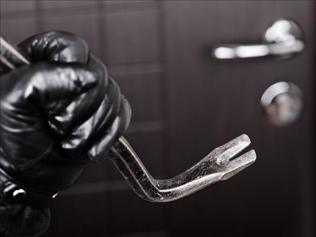 FEATURE: Inbrekers by NW politieke analis dalk kandidate vir domste kriminele  | News Article