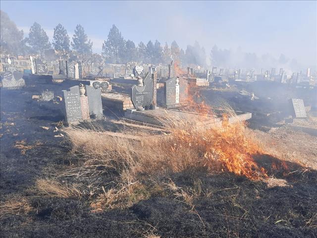 Heidedal residents upset about torched graveyards | News Article