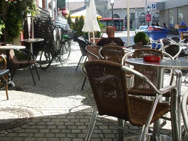 FS eateries take protest to the curb | News Article