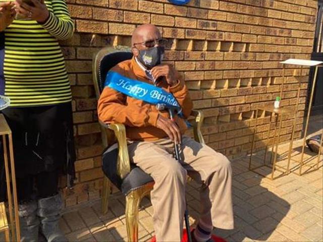 Tributes pour in for struggle icon  | News Article