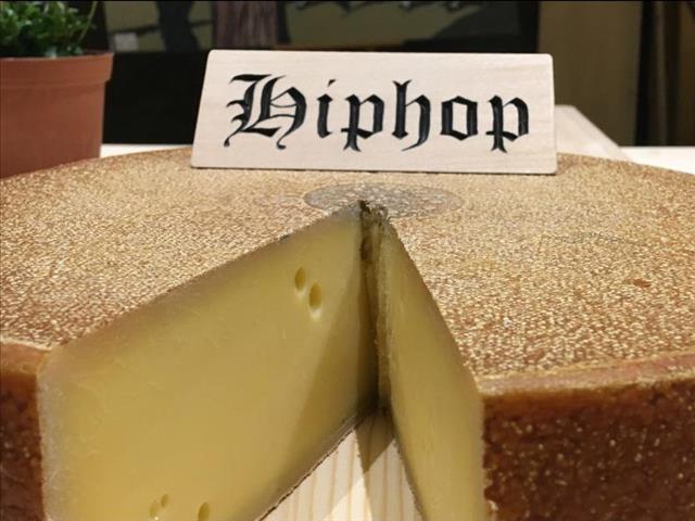 Weird Wide Web - Hip Hop Music makes food taste better | News Article