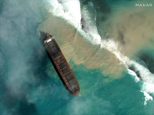 Mauritius braces for split of oil-oozing ship off coast | News Article
