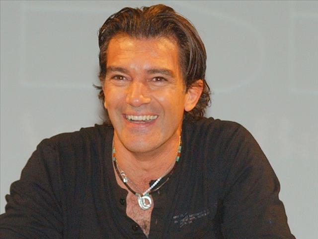 #Coronavirus: Antonio Banderas 'cured' of #Covid19 | News Article