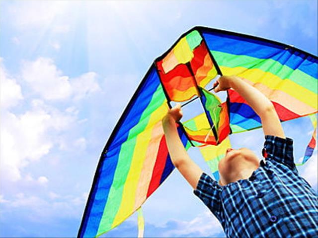 Child get pulled into the air by a dragon kite | News Article
