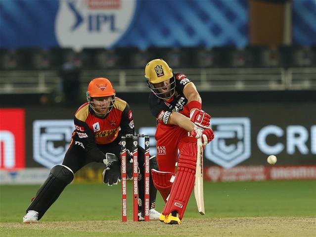 Sunrisers collapse to hand RCB the win | News Article