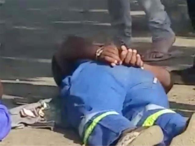 NW police in shootout with robbers | News Article