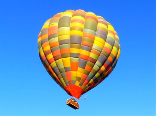 #TravelTuesdays - Take to the skies in a hot air balloon over Hartebeespoort dam | News Article