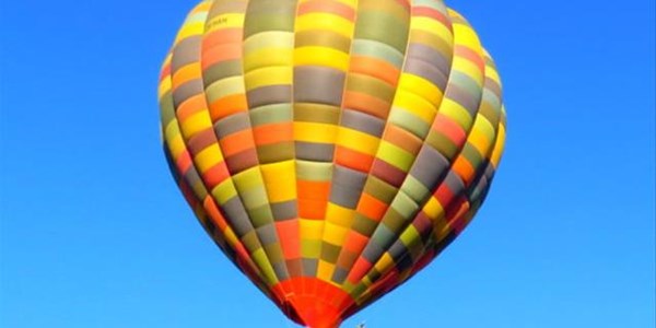 #TravelTuesdays - Take to the skies in a hot air balloon over Hartebeespoort dam | News Article