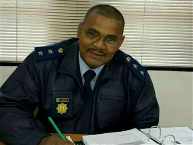 #CoronavirusNC: Virtuele begrafnisdiens vir bekende polisieman | News Article