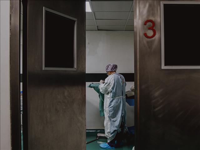 Pandemic causes dual crisis as doctors struggle | News Article