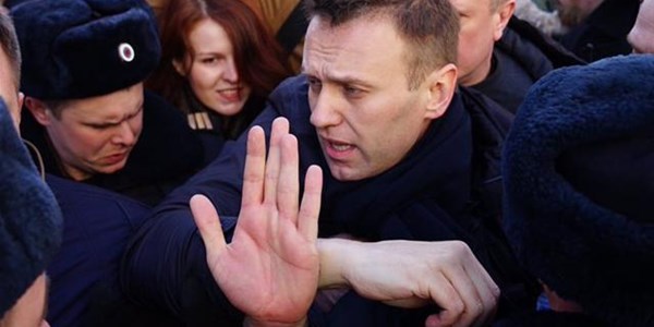 Russian police detain Kremlin critic Navalny Russian police detain Kremlin critic Navalny | News Article
