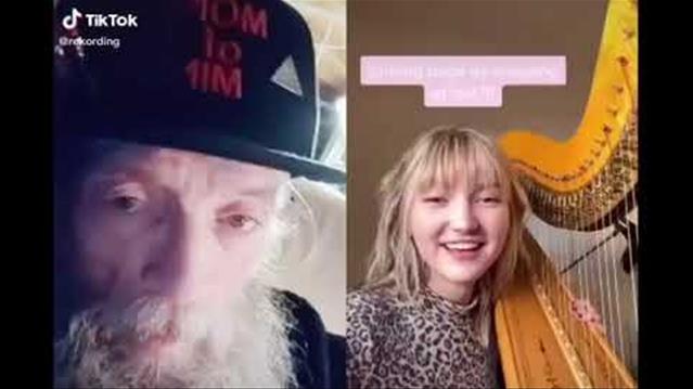 98 Year old man surprises everyone with his voice | News Article