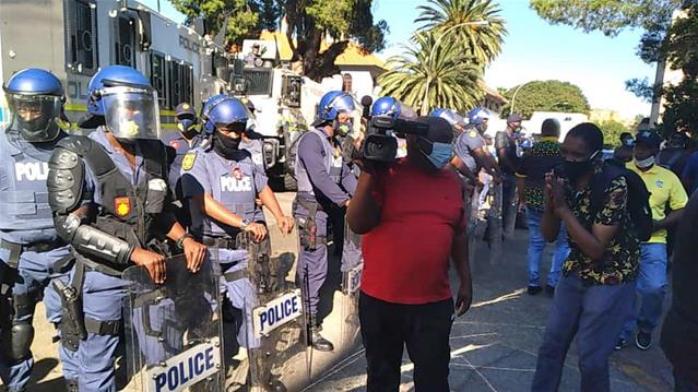 #AsbestosGate: Tight security ahead of #Magashule's court appearance | News Article