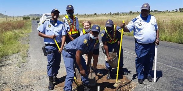 FS SAPS fixes potholes | News Article