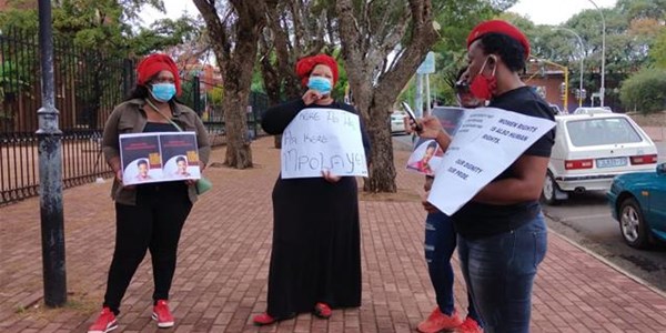 FS EFF pickets at Bfn court | News Article