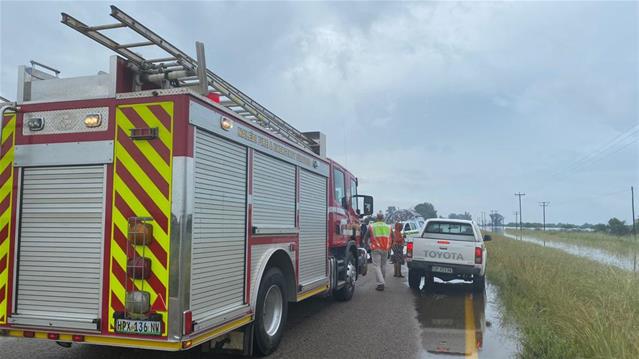 #NWfloods: Jet Ski used to rescue people trapped in car | News Article