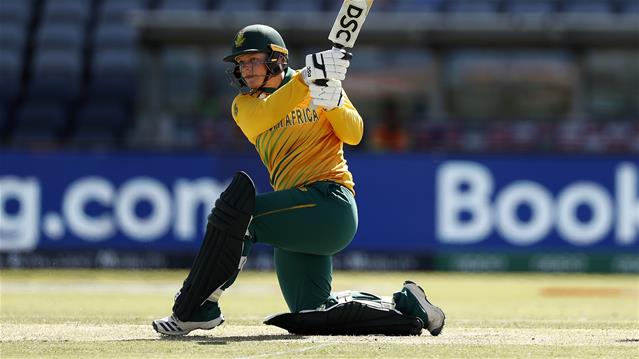 Lee moves to top of ODI rankings | News Article
