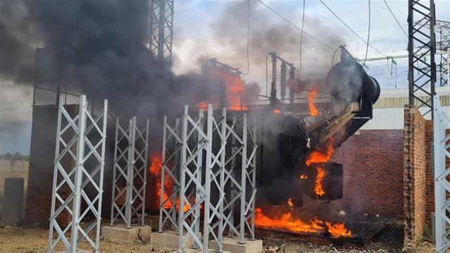 Fire leaves parts of Mangaung without power - VIDEO, PHOTOS | News Article