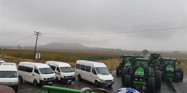 Farmers, business community blocking FS roads - VIDEO | News Article
