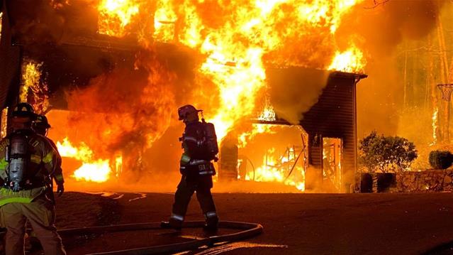 #OFMBusinessHour: Devastating Cape Town fire serves as reminder for us to insure our possessions | News Article