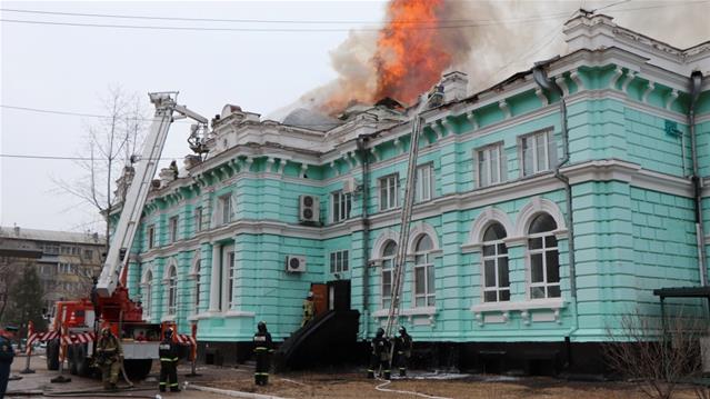 Doctors complete open-heart surgery as hospital burns | News Article