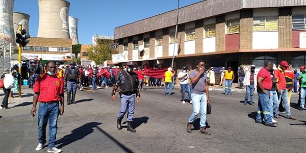 Mangaung employees take to the streets Mangaung employees take to the streets | News Article