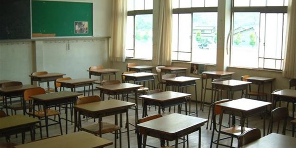 VS Onderwys vra publiek om weg te bly van skole | News Article