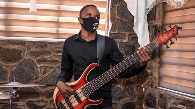 Struggling local artist adjusts, makes a difference | News Article