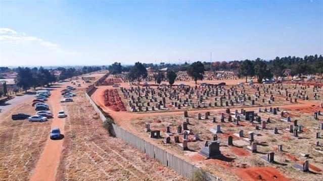 Vaal mourners ignoring Covid-19 restrictions | News Article