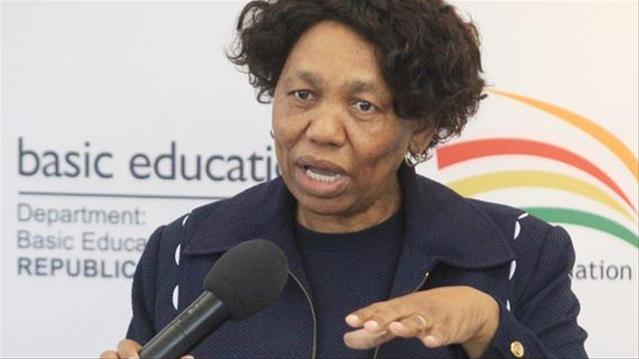Mixed reactions from parents to announcement that schools will remain open | News Article