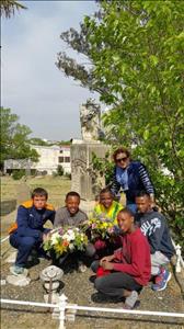 Bethlehem jeug maak begraafplaas skoon