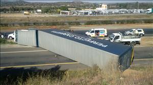 Jackknifed truck blocking Kenneth Kaunda Offramp off N1
