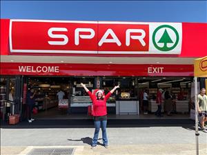 Spar: Elfie on the Shelfie