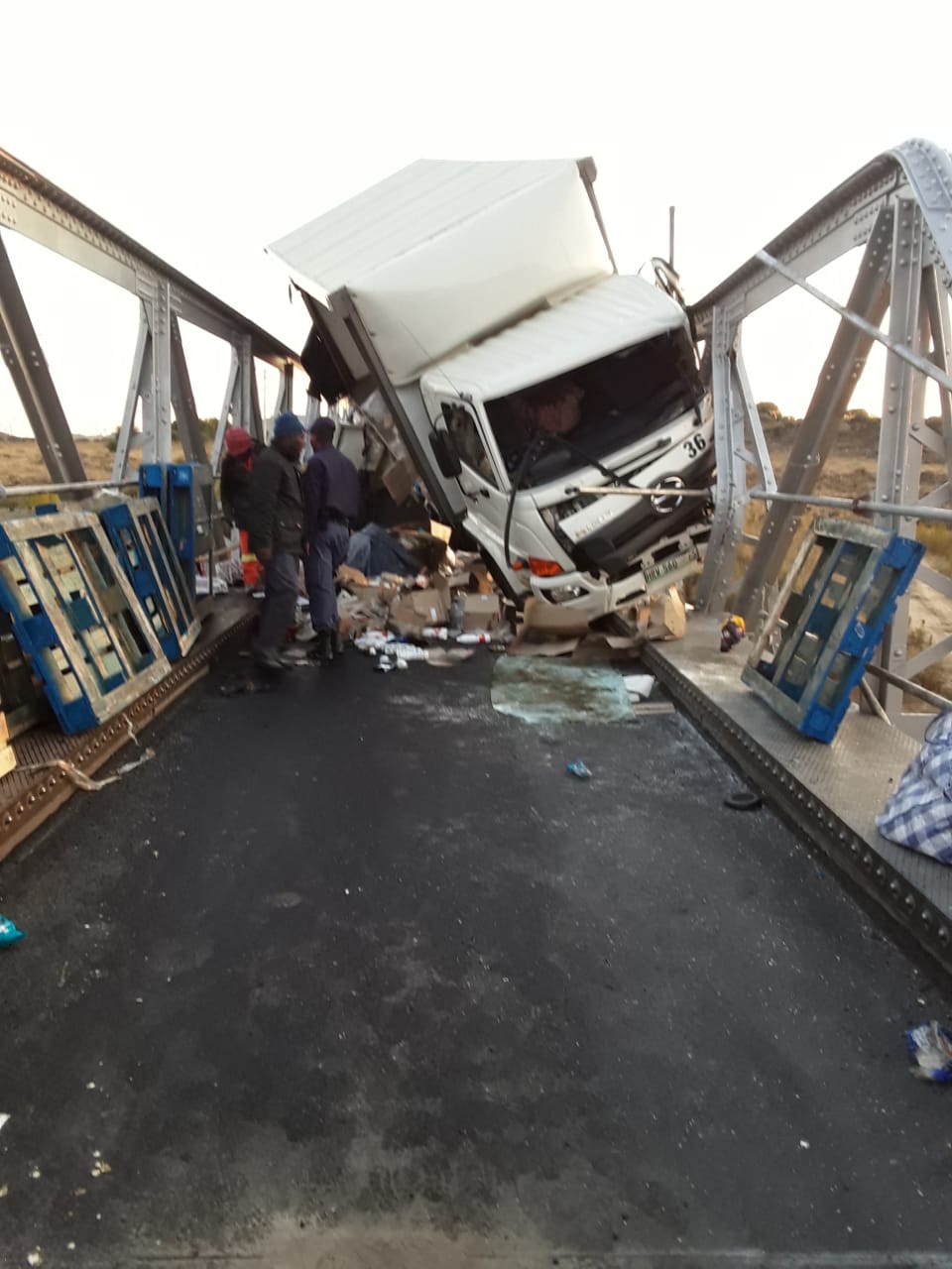Truck stuck on under-construction bridge after accident – VIDEO | OFM